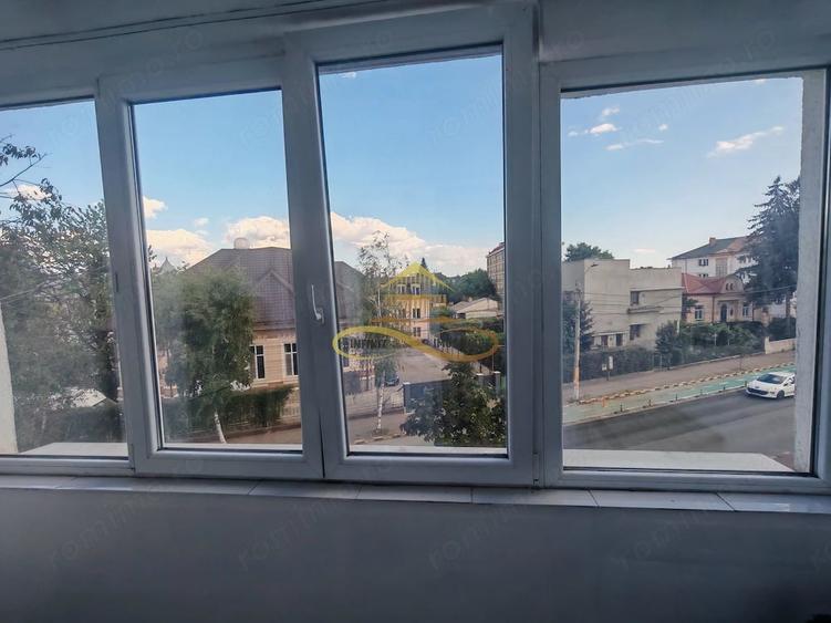 Apartament cu 3 camere decomandat în Energiei