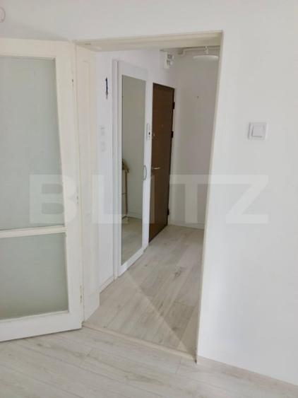 Apartament cu 2 camere, 52 mp, parcare, zona Tractoru - 1