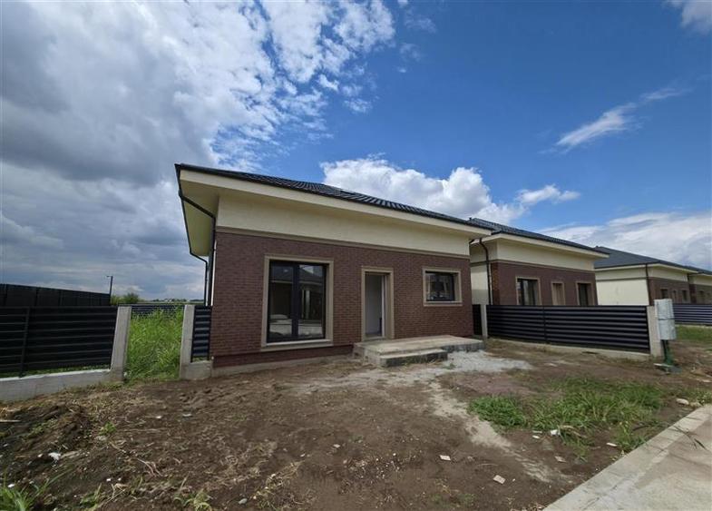 Casă individuală cu 5 camere cu Canalizare în Tunari