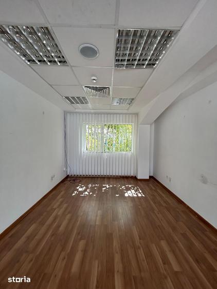 Spațiu comercial, de 15 mp, în Podu Roș