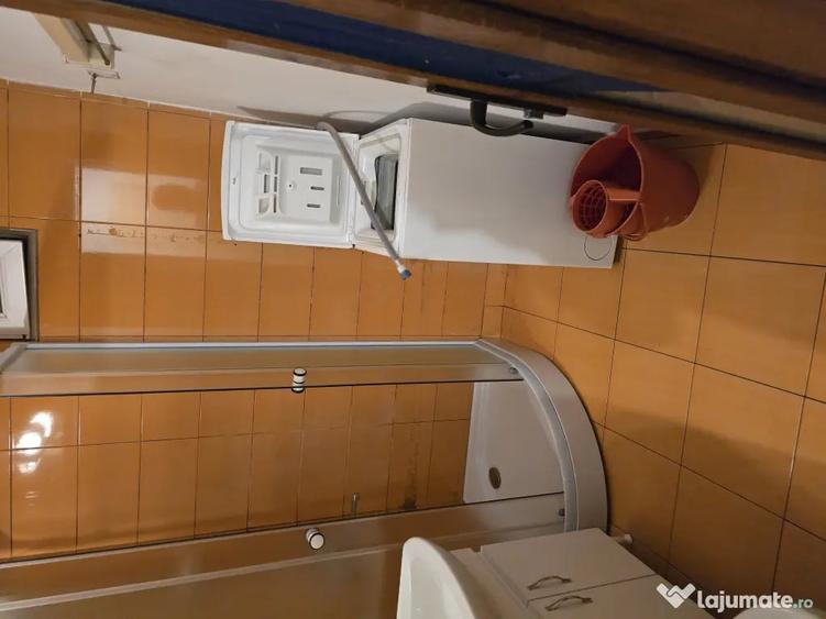 Apartament cu 3 camere decomandat în 1 Mai