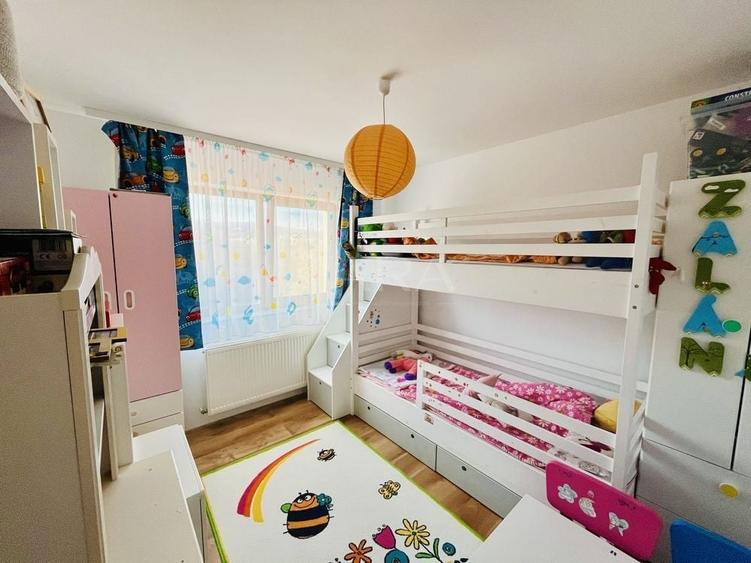 Apartament cu 3 camere decomandat, mobilat în Borhanci