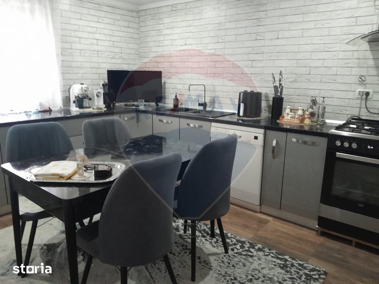 Casă cu 4 camere cu Teren 2500 Mp în Corbeni