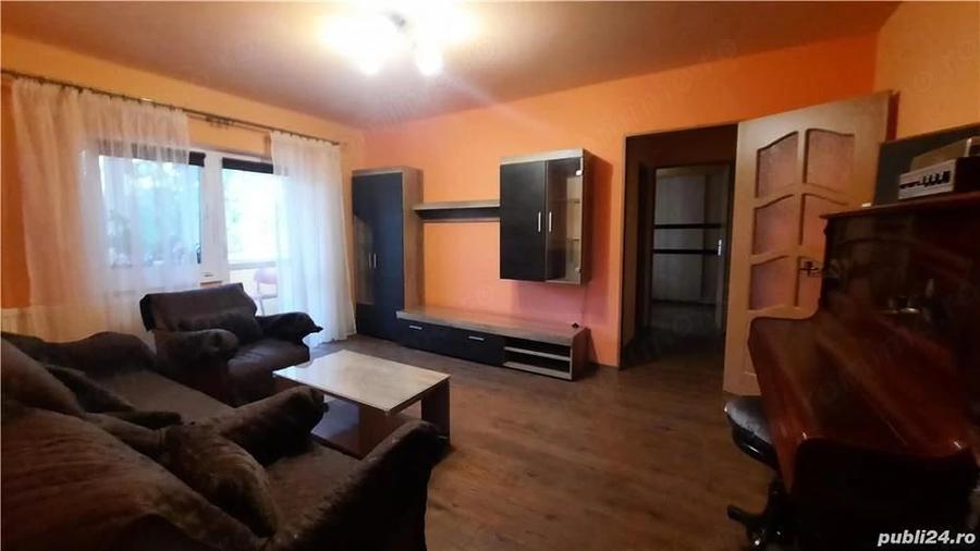 Apartament cu 3 camere decomandat în Aradului
