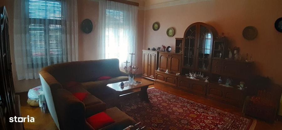Casă cu 3 camere în Central