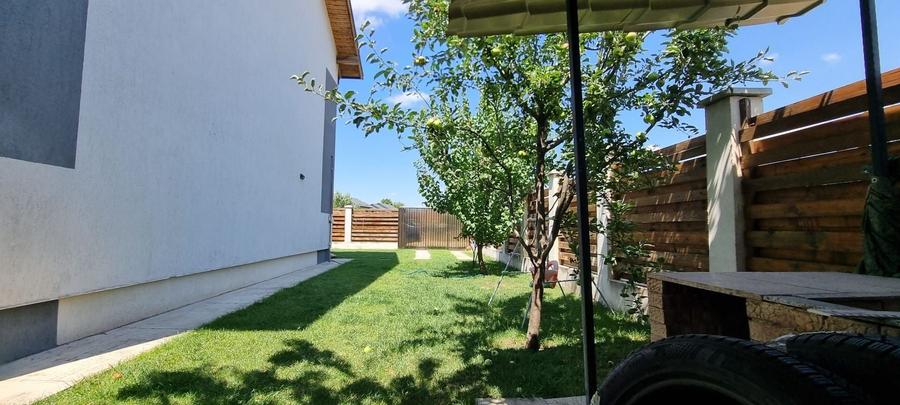 Casă cu 4 camere cu Canalizare în Nord