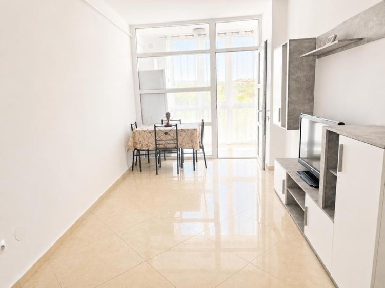 Apartament cu 2 camere semidecomandat în Cug