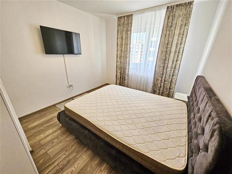 Apartament cu 2 camere decomandat în Tractorul