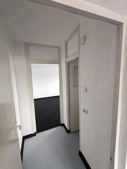 Apartament cu 3 camere decomandat în Democrației