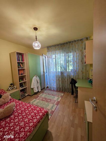 Apartament cu 4 camere semidecomandat în Tătărași