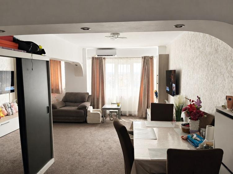 Apartament cu 4 camere decomandat în Exterior Vest