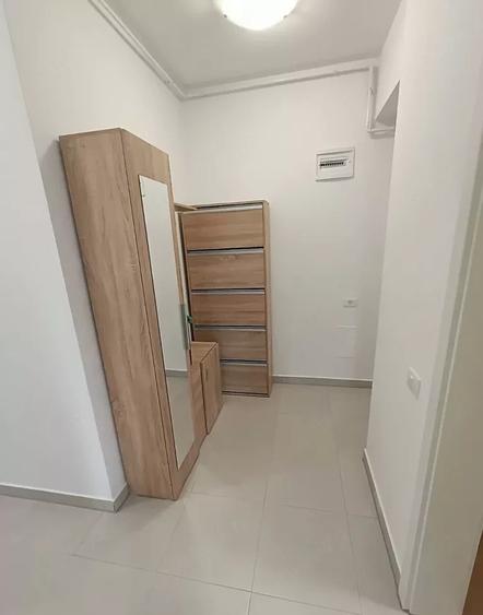 Apartament cu 3 camere, mobilat în Tractorul