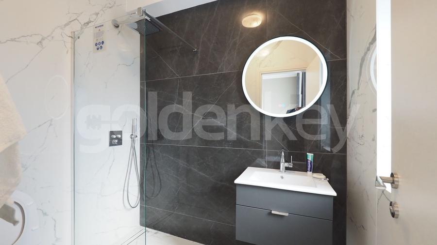 Apartament cu 4 camere semidecomandat în Aviației