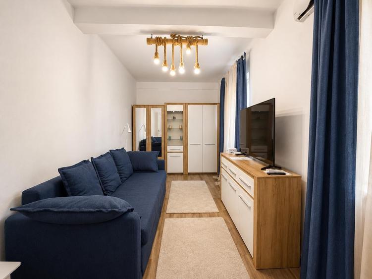 Apartament cu 2 camere semidecomandat, mobilat în P-ța Victoriei