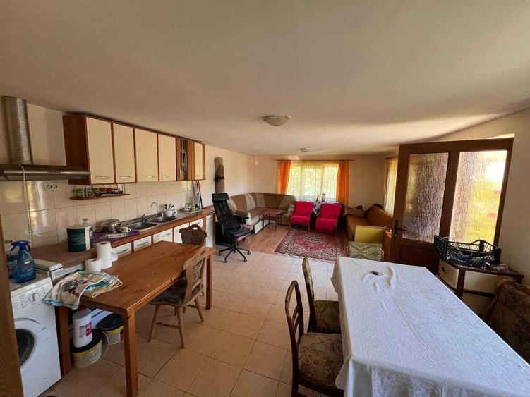Casă cu 2 camere cu Teren 8000 Mp în Exterior Vest