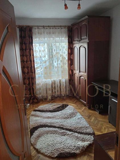Apartament cu 3 camere decomandat în Florești