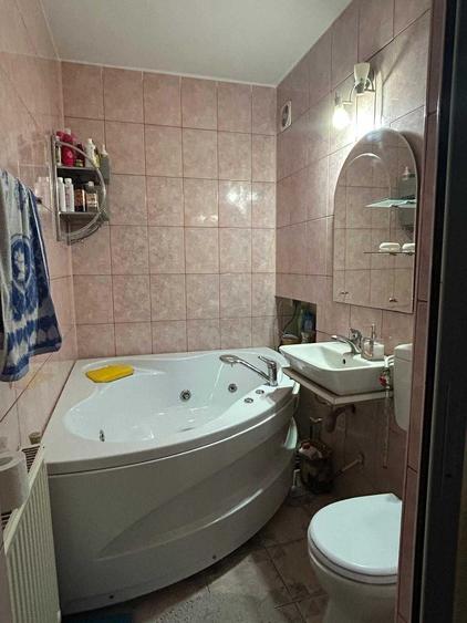 Apartament cu 3 camere semidecomandat în Țiglina 3