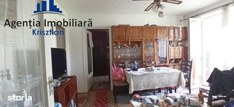 Apartament cu 3 camere semidecomandat în Burdea