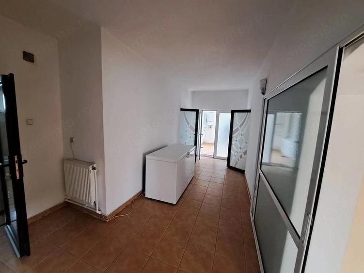 Casă cu 7 camere cu Teren 600 Mp în Exterior Vest