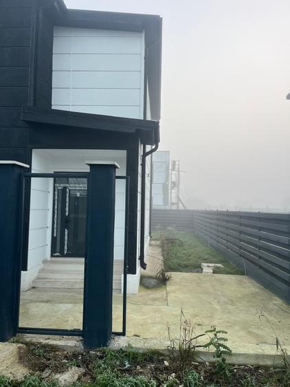 Casă individuală cu 5 camere cu Teren 340 Mp în Poiana