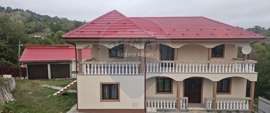 Casa cu 6 camere de vanzare in zona de munte