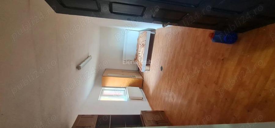 Inchiriez 2 camere la curte Inchiriez 2 camere la curte