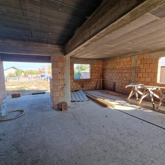 Se vinde casa la rosu, sat  Malaiesti jud. Prahova , pret 72000 euro negociabil - 3