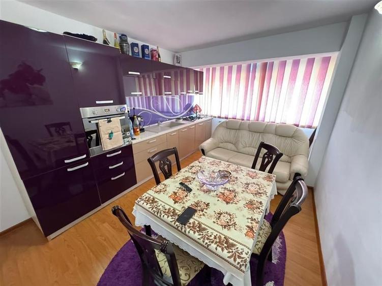 Apartament 3 camere, Piata Sud, etaj 3, renovat si mobilat complet - 1