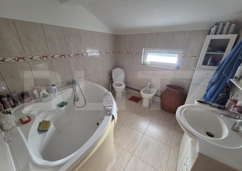 Vila 226 mp utili, curte 277 mp, zona Micro 3 - 5