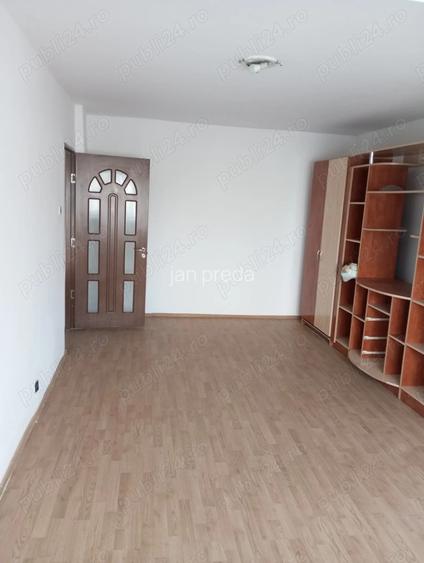 Vand apartament 2 camere decomandat
