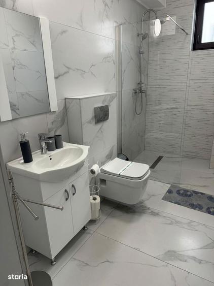 Casa semideckata cu 9 camere, in oras - 1