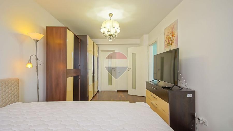 Apartament cu 3 camere decomandat, mobilat în Tractorul