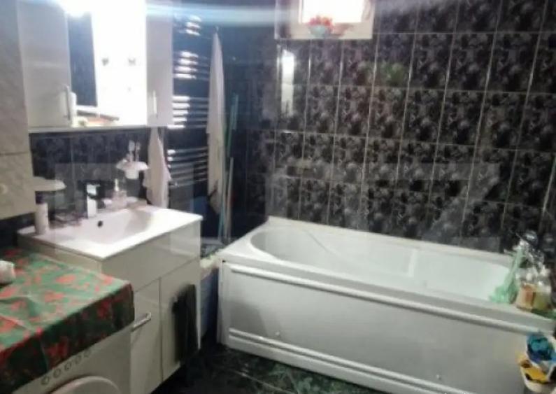 Casa in Centru Civic 4 camere , D +P+ E , PLUS SPATIU COMERC - 18