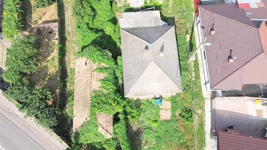 Casa batraneasca  100 mp, teren 4100 mp, zona Izvoare - 2