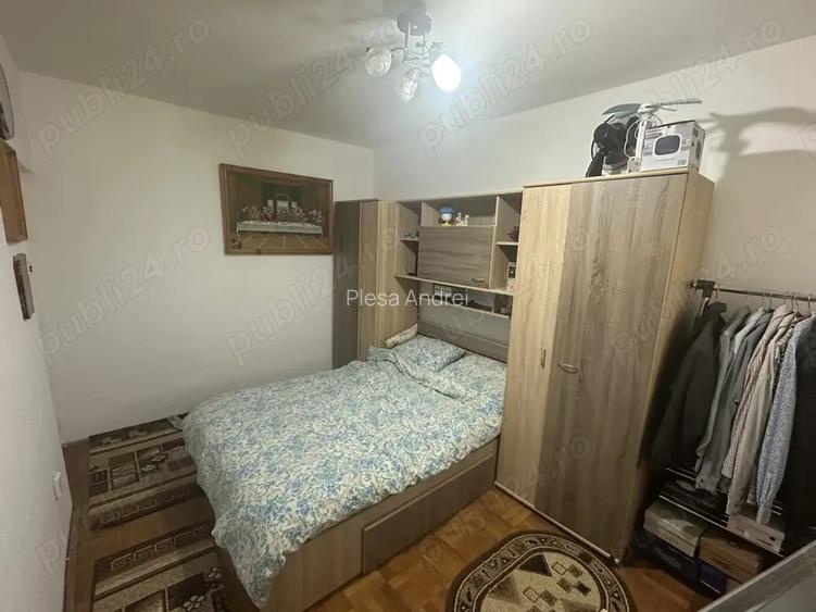 Vand apartament decomandat 3 camere Vand apartament decomandat 3 camere