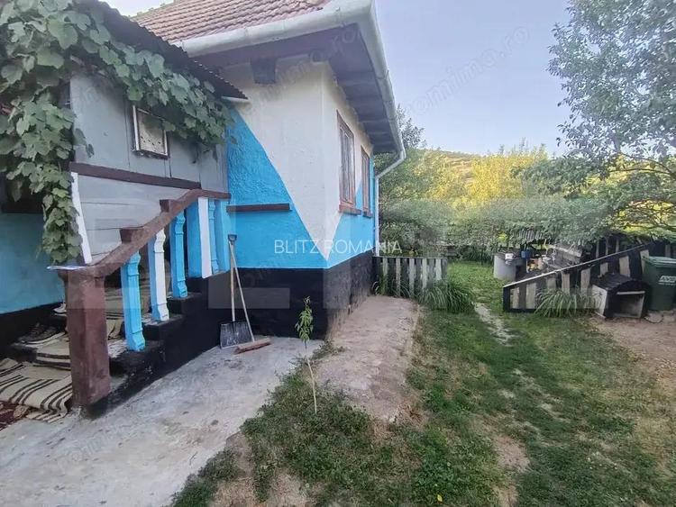 Casa cu 2 camere cu Anexe Casa cu 2 camere cu Anexe