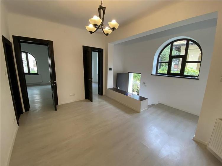 Vila de inchiriat in zona Capitale, office/rezidenta - 3