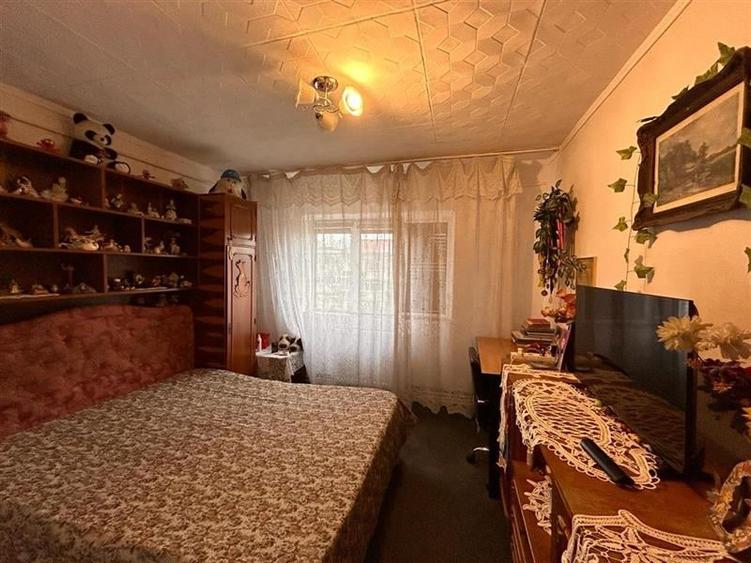 Zona URA - 2 camere decomandate - 3