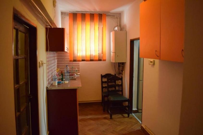 Timpuri Noi-apartament 3 camere in vila interbelica demisol/p 1,curte - 3