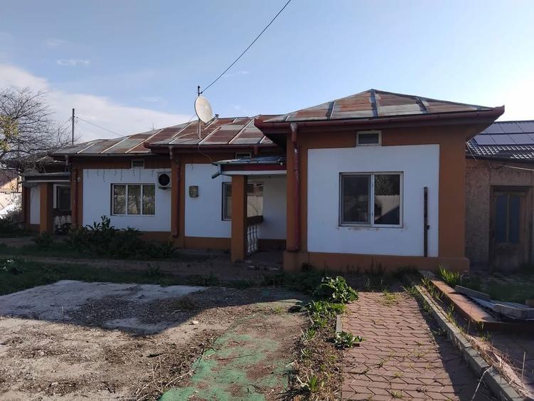 Casa de vanzare Petre Iorgulescu si teren - 2