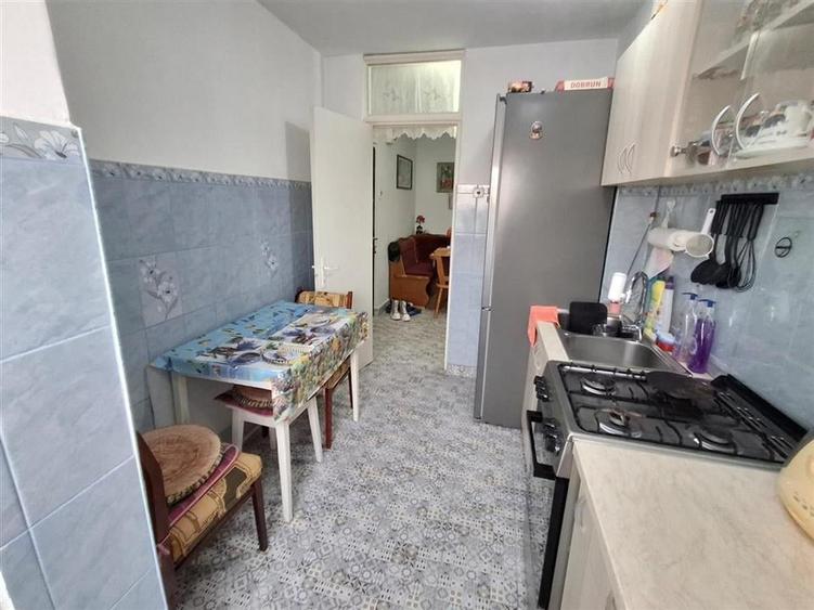 Apartament 3 camere decomandat 2 balcoane pivnita zona Valea Aurie - 8