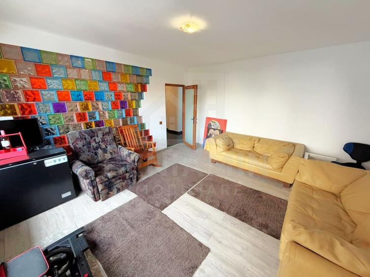 Apartament cu 3 camere decomandat, mobilat în Centrul Civic