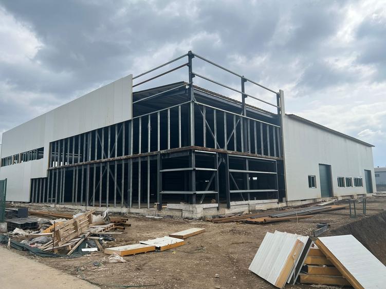 Spațiu industrial, de 1,500 mp, în Otopeni