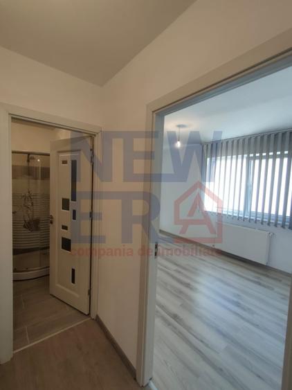 Cladire multifunctionala de vanzare - 24 locuinte, curte, randament ridicat - 18