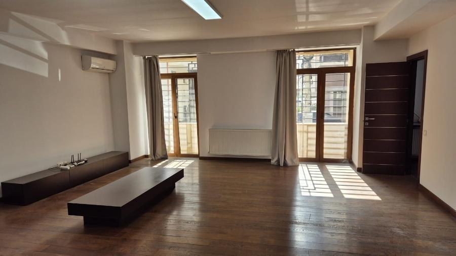 De inchiriat BIROU/CABINET/ap. spatios, 2 cam, 100m2 (8.5Eur/mp) , loc parcare - 8