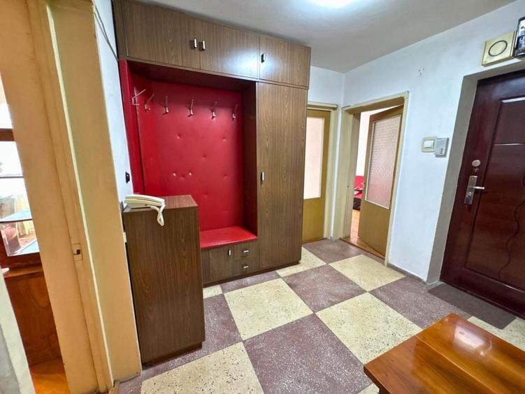 Apartament 3 camere decomandat str. Umbrei 61 mp parter/ etaj 1 - 5