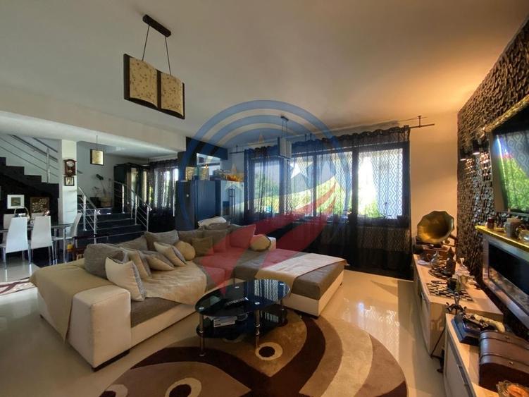 CASA DEOSEBITA APROAPE DE PROMENADA IN EUROCARTIER - 4