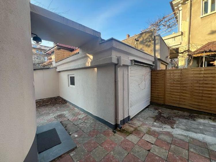 Un produs Rar in Piata,   Aviatorilor – Parcul  Kiseleff  7 camere,  261mp.,  curte - 90mp.,  Garaj - 3