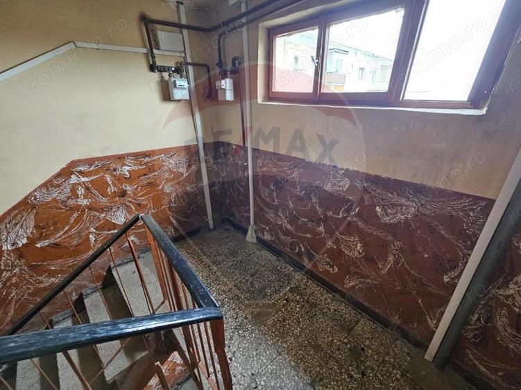 Apartament cu 3 camere de vanzare - 2