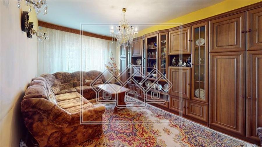 Apartament de vanzare in Sibiu - 3 camere si balcon - V. Aaron - 1